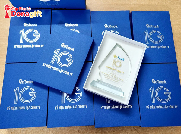 ky-niem-chuong-thanh-lap-cong-ty-02