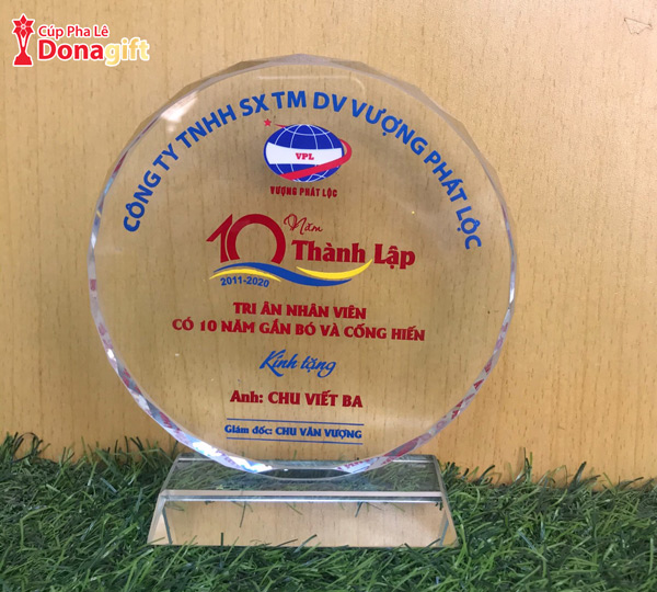 ky-niem-chuong-thanh-lap-cong-ty-04