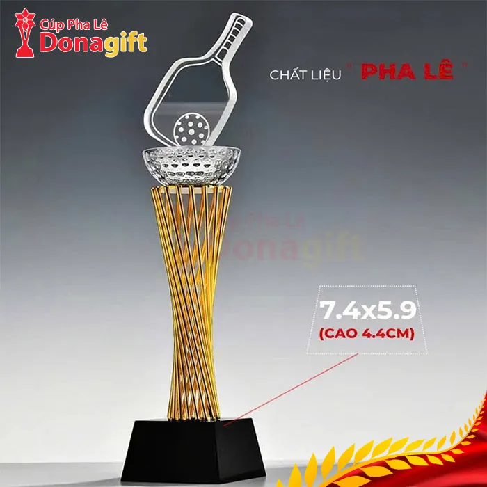Cúp thể thao pha lê kết hợp quà tặng đi kèm giúp tăng giá trị cho giải đấu Cúp thể thao pha lê kết hợp quà tặng đi kèm giúp tăng giá trị cho giải đấu