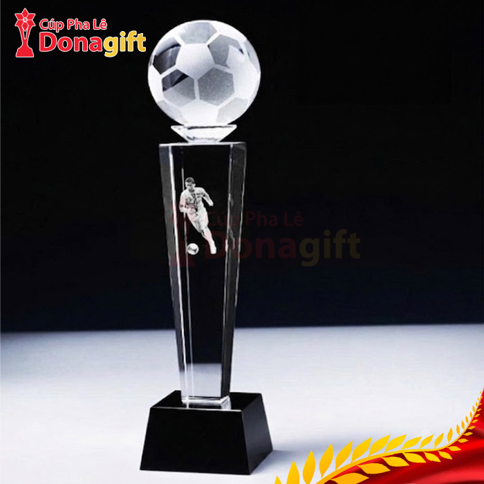 Cúp pha lê bóng đá Striker vinh danh cầu thủ