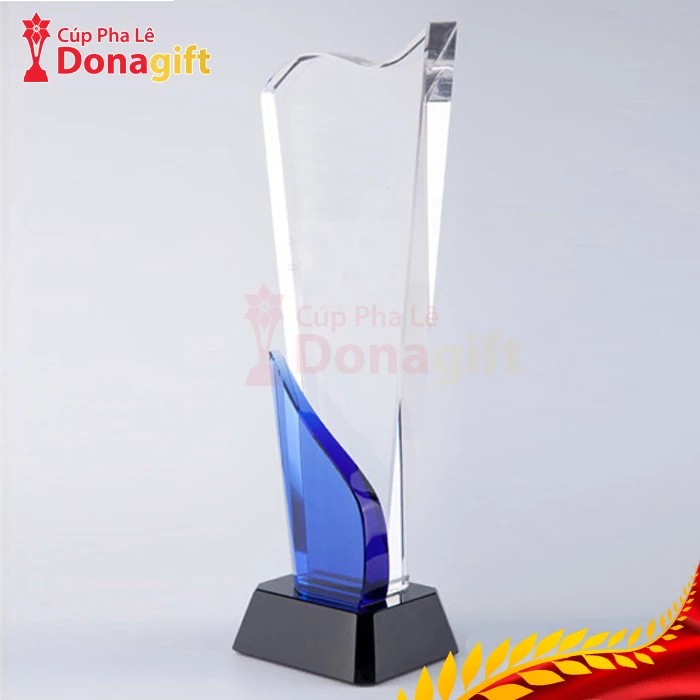 Cúp pha lê danh giá cho lễ trao giải