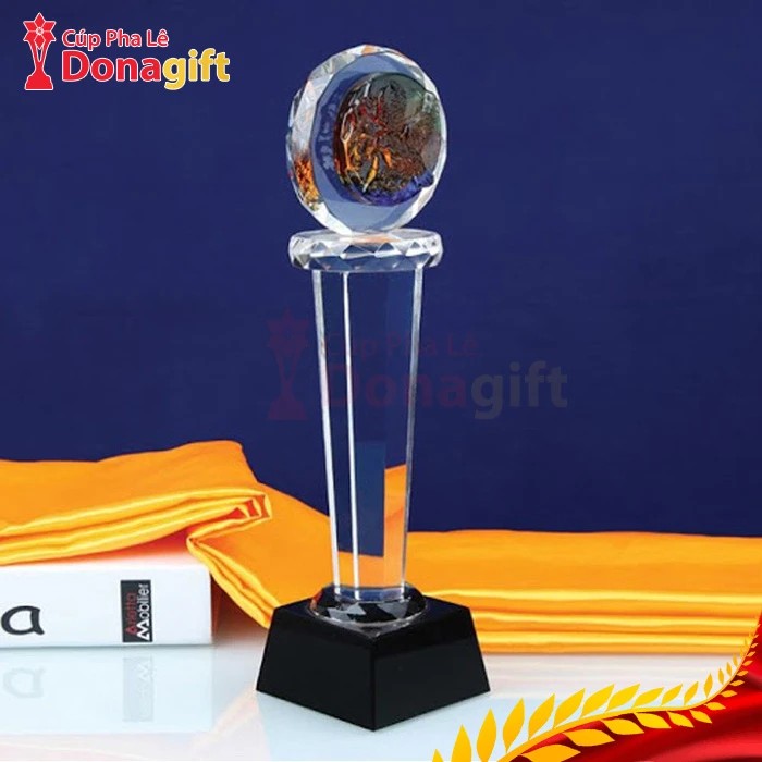 Cúp pha lê đế đen ghi nhận xuất sắc