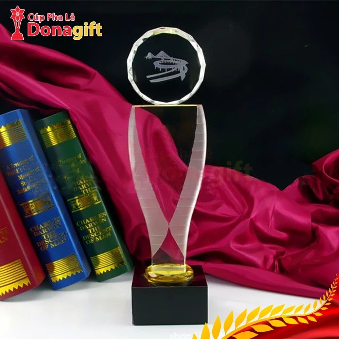 Cúp pha lê đế đen vinh danh 26cm cao cấp