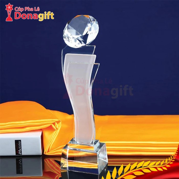 Cúp pha lê kim cương cao cấp trao giải