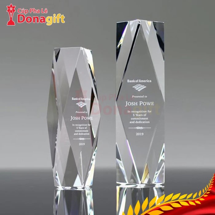 Cúp pha lê kỷ niệm thành tựu 5 năm
