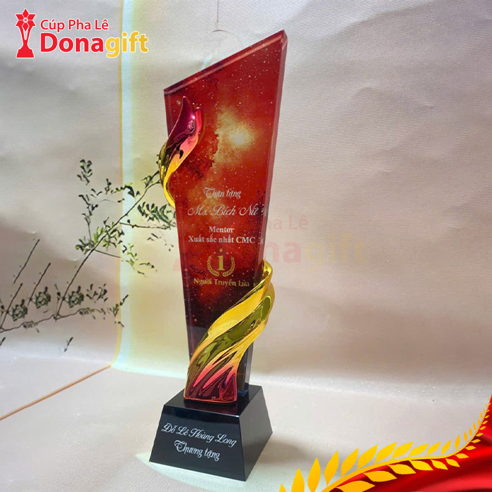 Cúp Pha Lê Ngọn Lửa Tiên Phong