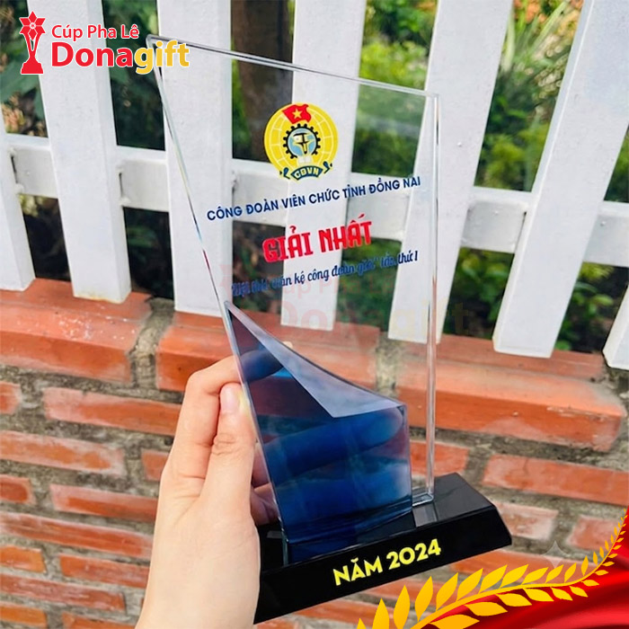 Cúp Pha Lê Nguyệt Quế Hoàng Kim