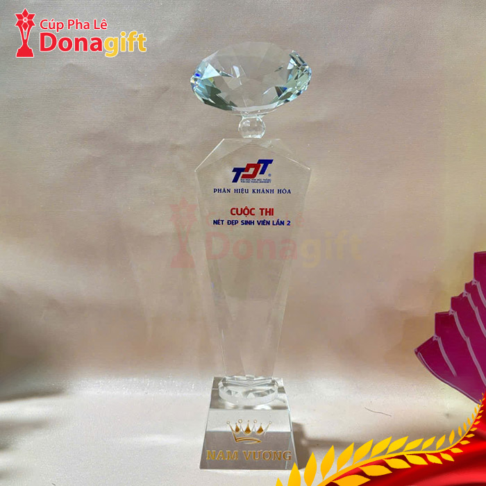 Cúp Pha Lê Thái Dương Tỏa Sáng