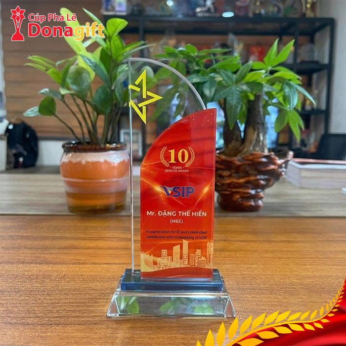 Cúp Pha Lê Thập Kỷ Hoàng Kim