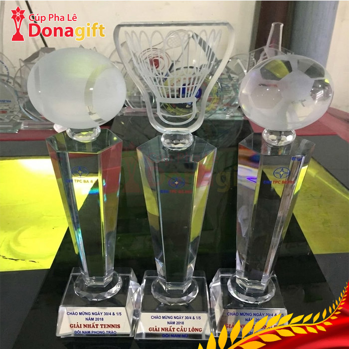 Cúp Pha Lê Thể Thao Vinh Danh Nhà Vô Địch