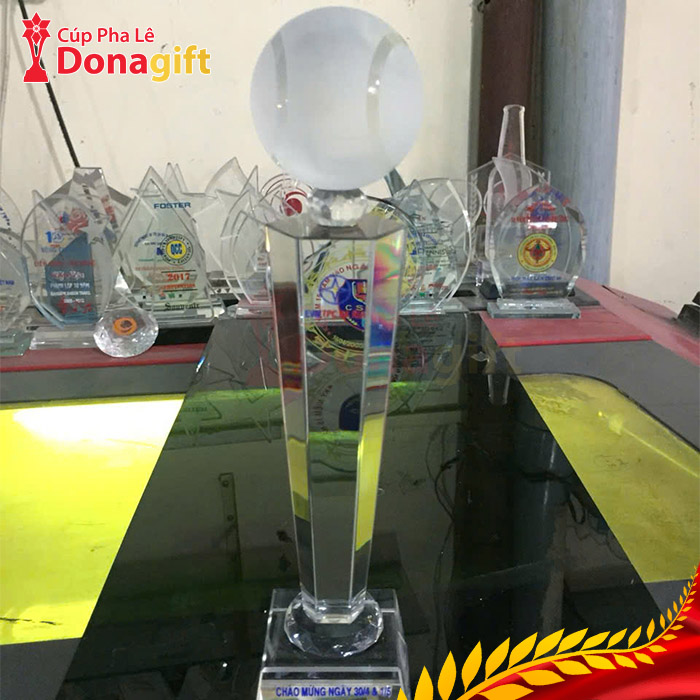 Cúp Tennis Pha Lê Nguyên Khối Đỉnh Cầu Trong Suốt