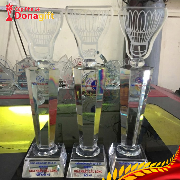 Cúp Thể Thao Pha Lê Nguyên Khối Hình Cầu Lông Sáng Tạo