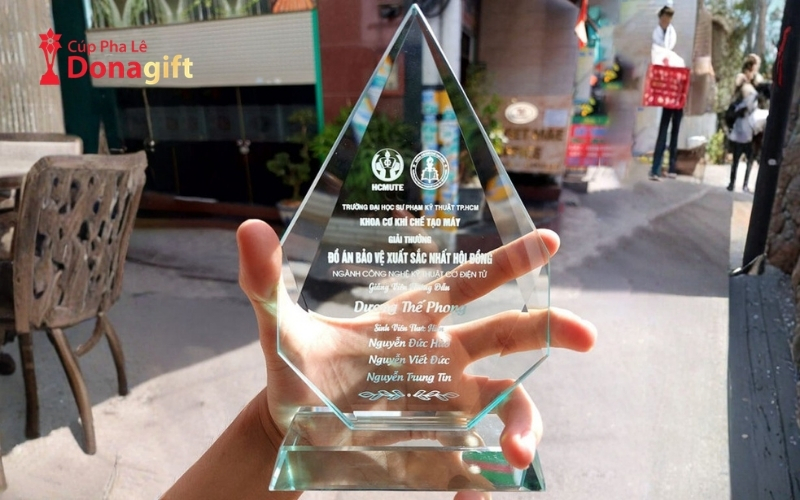 Những Điều Cần Biết Khi Đặt Cúp Pha Lê Số Lượng Lớn Cho Doanh Nghiệp 4 Những Lỗi Phổ Biến Khi Đặt Cúp Pha Lê Doanh Nghiệp Và Cách Tránh