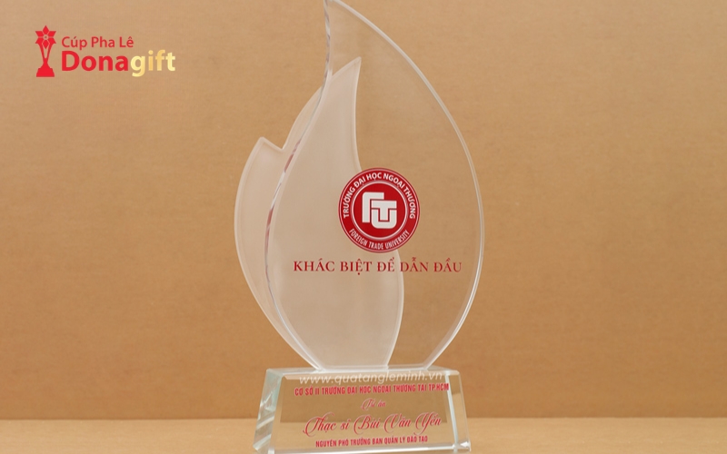 In UV Lên Pha Lê Là Gì và Nó Hoạt Động Như Thế Nào?