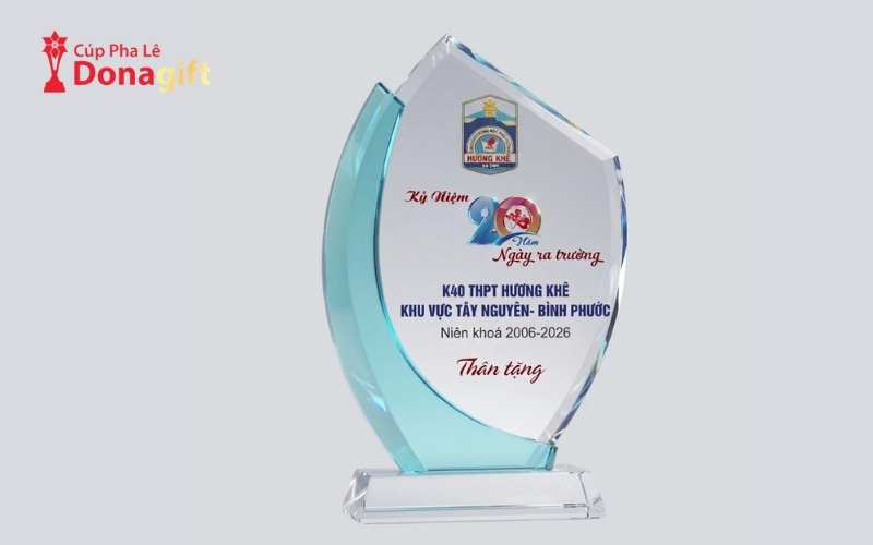 Mua Cúp Pha Lê Online: Những Điều Cần Biết Để Tránh Rủi Ro 2 v