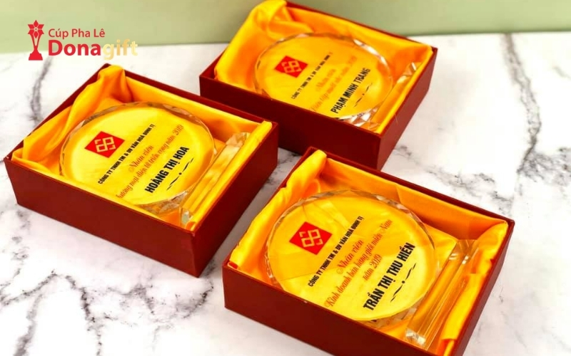 Vật liệu đóng gói cúp pha lê nào thực sự hiệu quả?